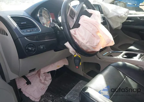 2015 Chrysler Town & Country Touring-L z USA, uszkodzony, nr VIN 2C4RC1CGXFR519388